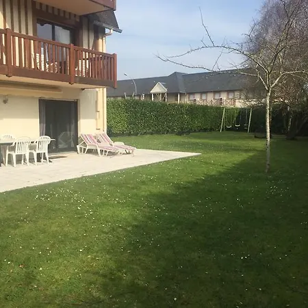 Les Manoirs Apartment